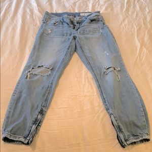 Distressed Boyfriend Jeans with Tapered Ankle
